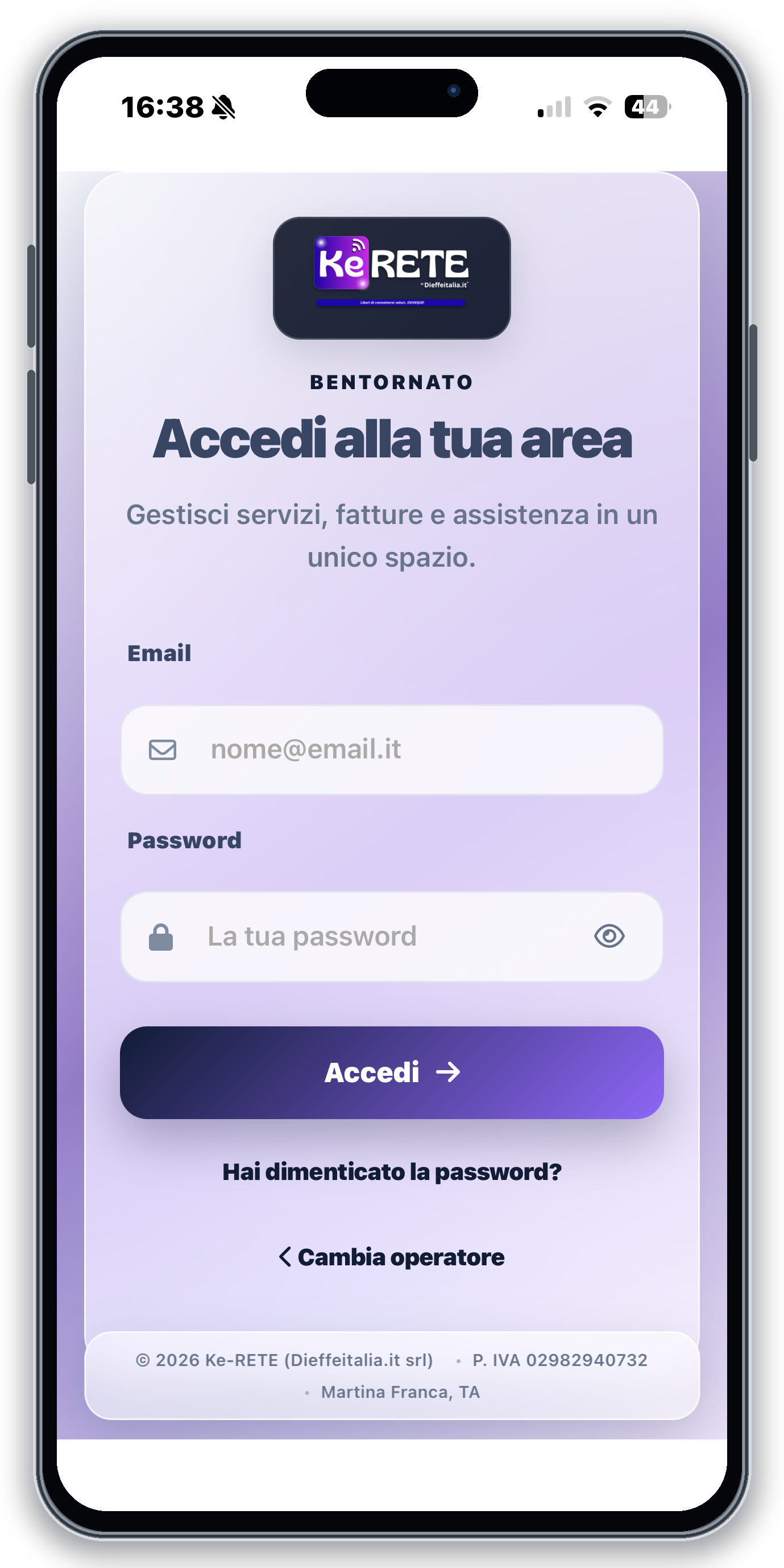 Login mobile ISP App personalizzato su iPhone 15 Pro